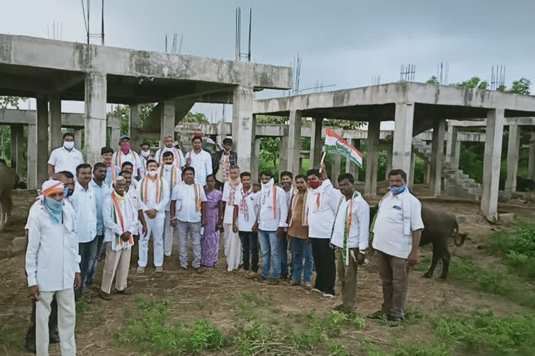 Congress leaders examining the workings of double bedroom houses in Elabotaram