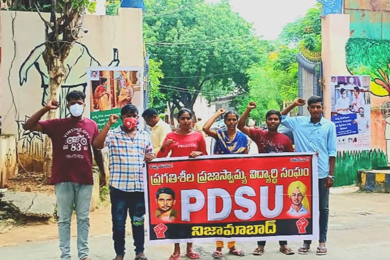 pdsu-dharna-in-front-of-nizamabad-collectorate