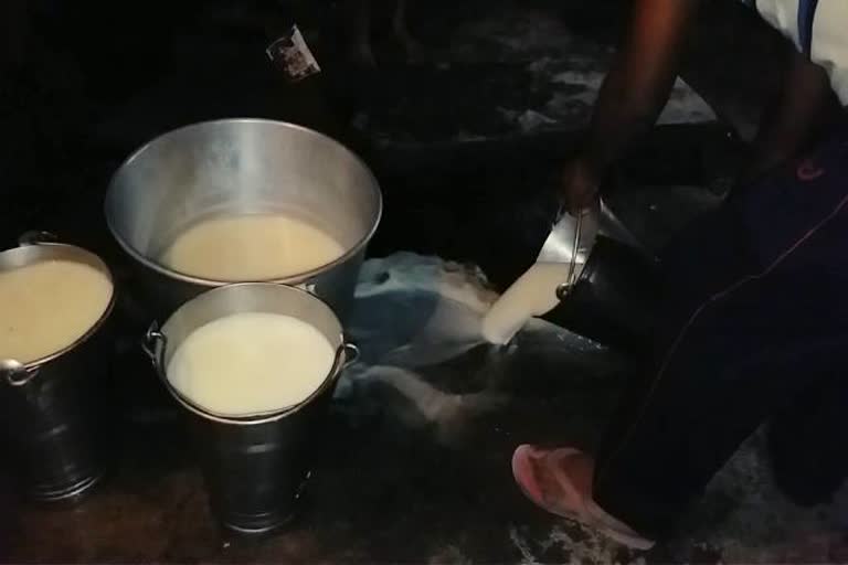 health-department-will-take-action-on-those-who-mix-chemical-and-water-in-milk-in-ranchi