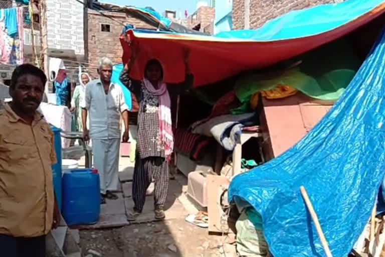 family is homeless in brij vihar colony as home collapse due to water logging at kirari