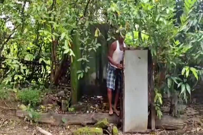 villagers-in-trouble-due-to-lack-of-toilets-in-raigarh