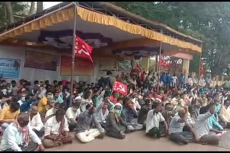 Hamali workers protest