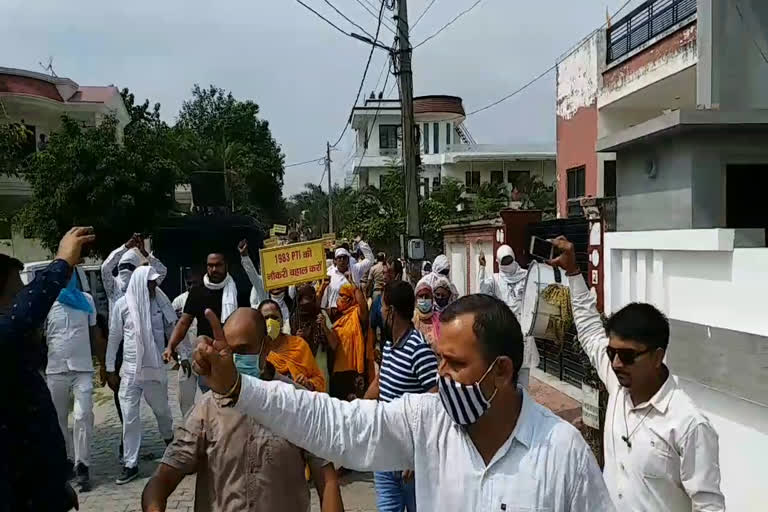 pti teacher protest