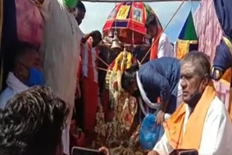 Devotee is going with  the bell to Ayodhya