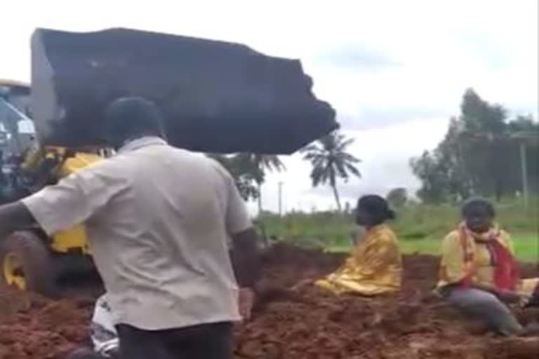 Trying to pour mud on those who inbetween road construction