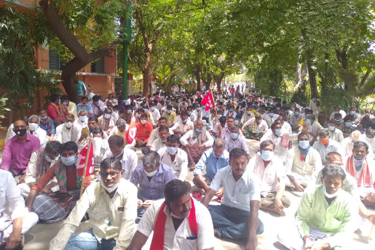 workers protest in gangavathi