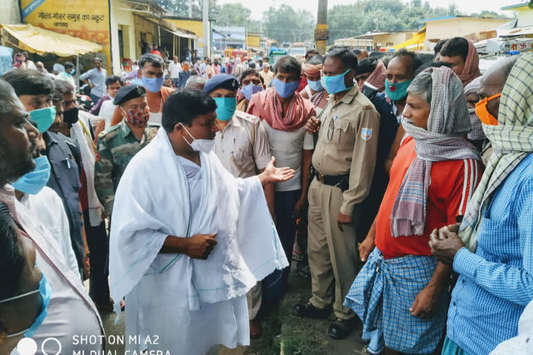 कृषि मंत्री बादल पत्रलेख ने पंडरा बाजार समिति का किया निरीक्षण