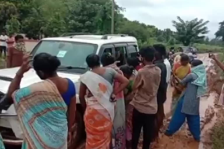 saluru-mla-rajannadora-intercepted-at-chipuruvalasa-vizianagaram-district