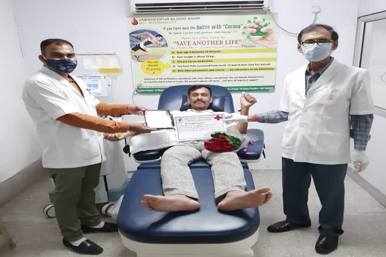 two police personnel donated their plasma in jamshedpur