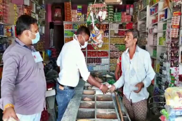 ambikapur-municipal-corporation-recovered-10-thousand-rupees-for-opening-shop-in-lockdown