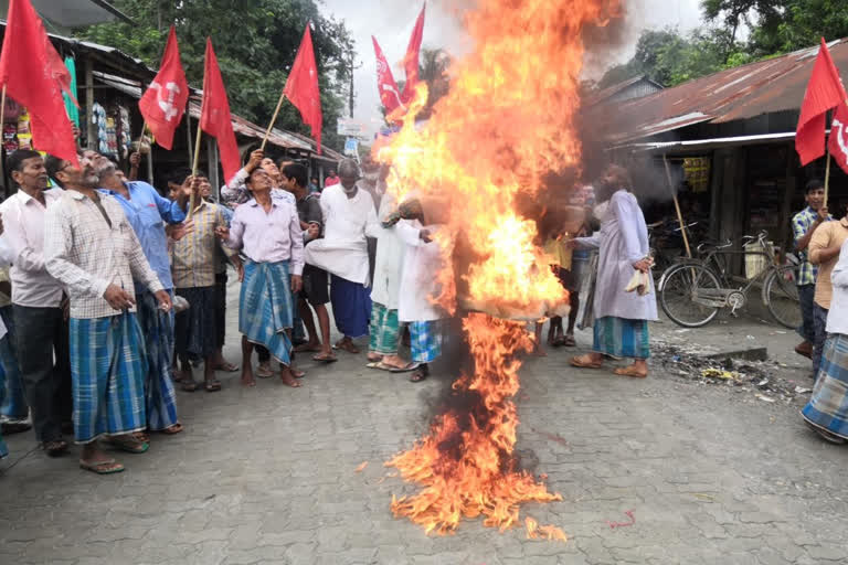 প্ৰধানমন্ত্ৰী নৰেন্দ্ৰ মোডীৰ পুত্তলিকা দাহ