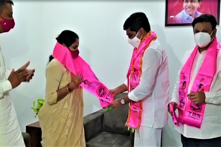 nizamabad-6th-division-bjp-corporator-join-in-trs-party