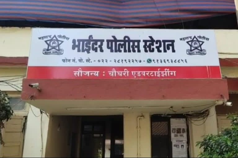 हुक्का पार्टी करणाऱ्यांवर पोलिसांचा छापा