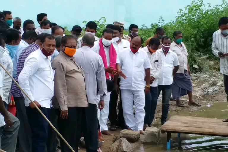 mla vidyasagar distributed fish in metpally and korutla