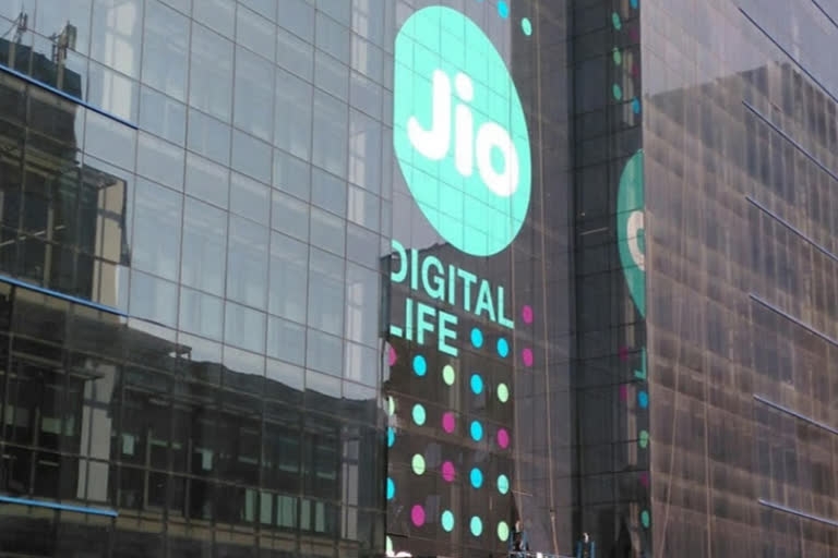 Jio starts offering mobile services on international flights