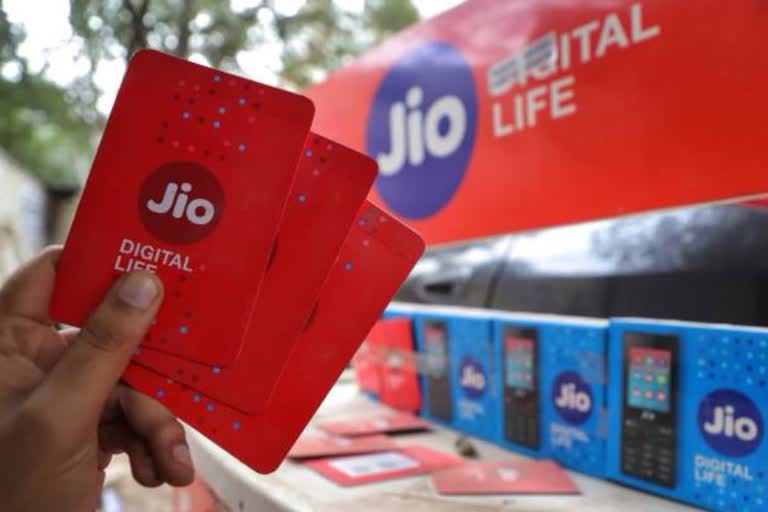 Jio starts offering mobile services