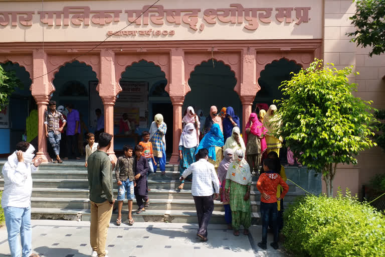 Women surrounded the municipality in sheopur