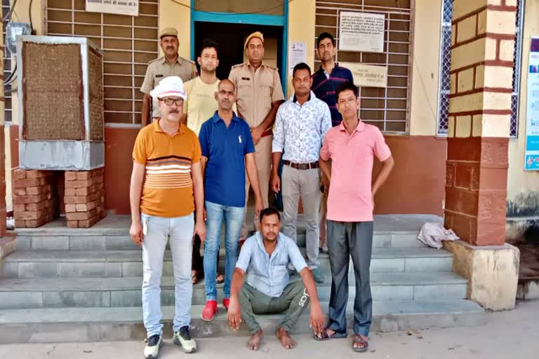 absconding criminal arrested in bharatpur, इनामी आरोपी गिरफ्तार, भरतपुर न्यूज