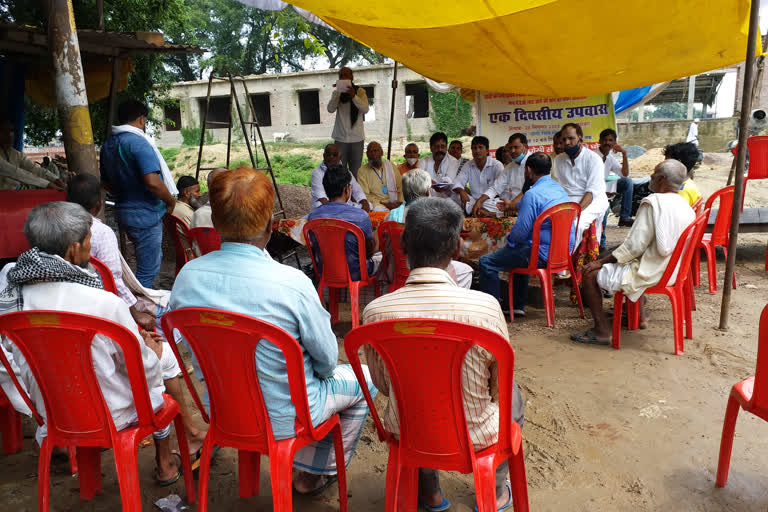 protest against the closure of the railway station in mau uttar pradesh