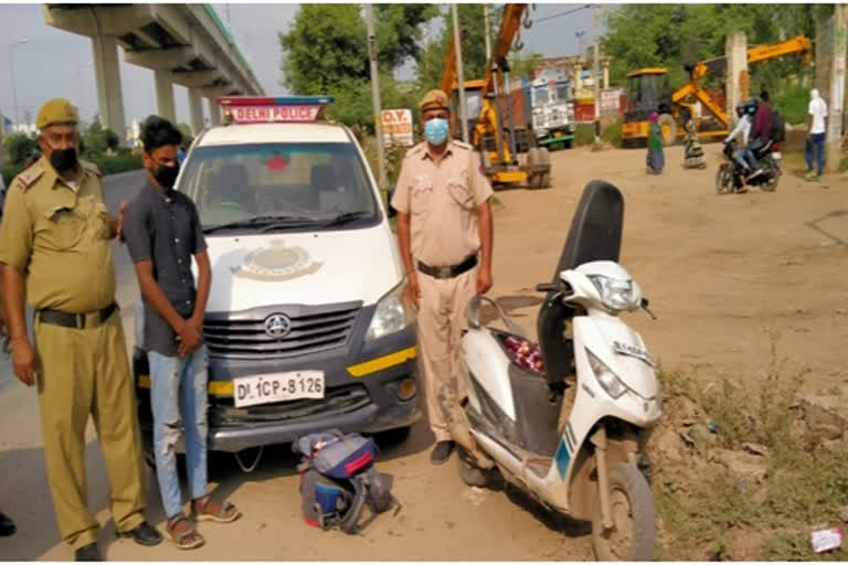 Delhi Police arrested an accused in illegal liquor sumggling case