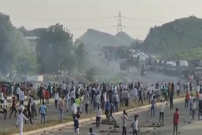 stone pelting on dungarpur police,  protest on nh 8 in dungarpur