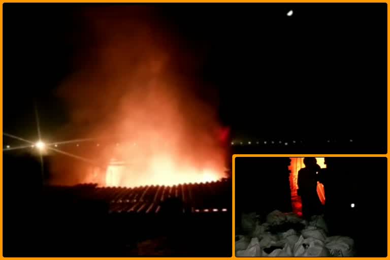 fire in plastic factory in ghaziabad