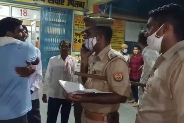 पुलिस की मौजूदगी में हुई पथरबाजी-फायरिंग.