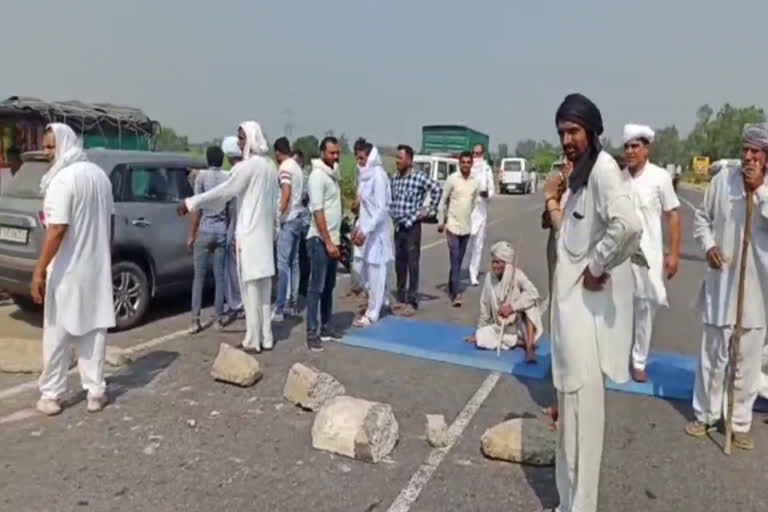 farmers jammed road in rohtak