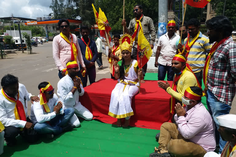 jaya-karnataka-defense-forces-protest-in-vijayapura