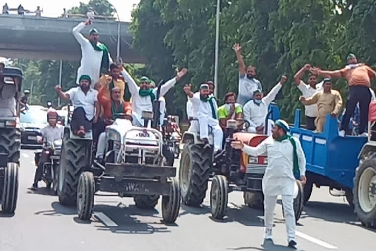 farmers protest, long jam on noida delhi border