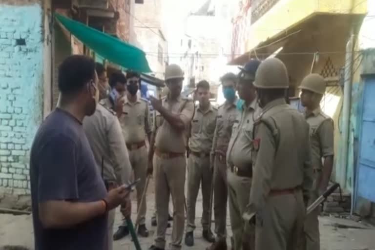 पुलिस पर ग्रामीणों ने किया पथराव