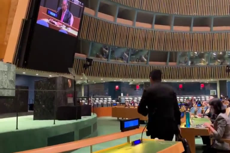 Indian delegate at the UN General Assembly Hall walked out when Pakistan PM began his speech