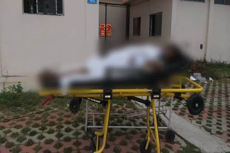 Patient died due to lack of treatment in RIMS, news of ranchi RIMS, bad arrangement of rims, रिम्स में इलाज के अभाव में मरीज की मौत, रिम्स की खबरें, रांची रिम्स की खबरें, रिम्स की लचर व्यवस्था