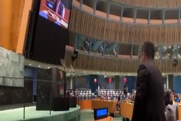 Indian delegate walks out of UNGA hall  Indian delegate Mijito Vinito moves out of UNGA hall  India shows silence protest against Pakistan at UNGA  Indian delegate walks out as Imran Khan begins speech at UNGA  Imran Khan speech at UNGA  പാകിസ്ഥാൻ  പ്രധാനമന്ത്രി  പ്രസംഗം  ബഹിഷ്‌കരിച്ചു  ഇന്ത്യൻ പ്രതിനിധി  ന്യൂയോർക്ക്