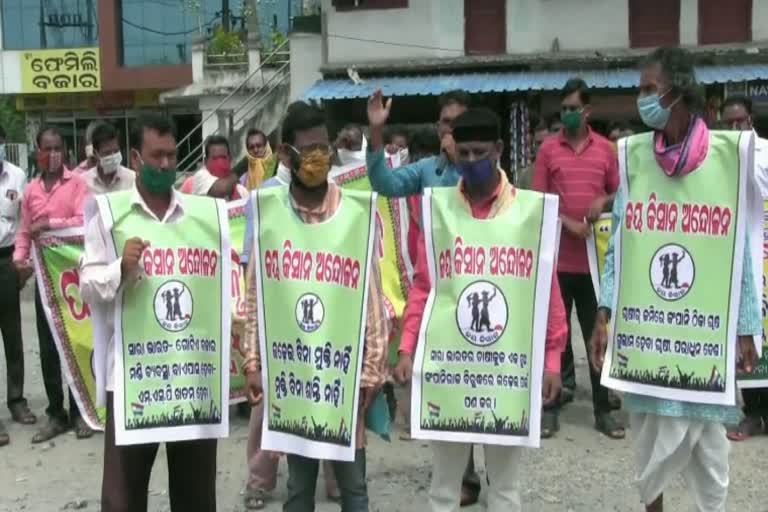 Bargarh farmers road strike againest agriculture bill