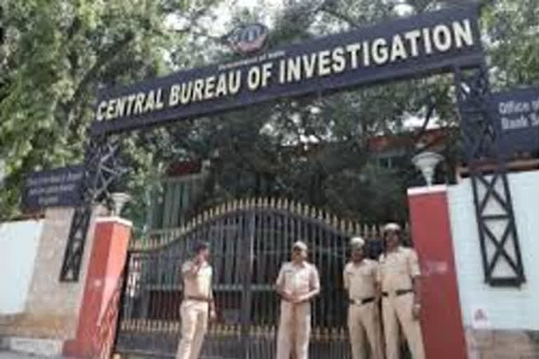 CBI books former CBSE officers  CBI  illegal recruitment scam  CBI files case against Joint Secretary  CBSE officers arrested in recruitment scam  അനധികൃത നിയമന കേസ്; 4 മുൻ സിബിഎസ്ഇ ഉദ്യോഗസ്ഥര്‍ക്കെതിരെ സിബിഐ കേസ്  അനധികൃത നിയമന കേസ്  സിബിഐ കേസ്  സിബിഎസ്ഇ