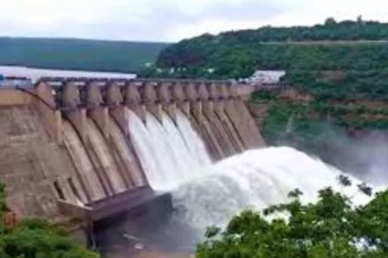 flood-flow-continues-to-srisailam-reservoir