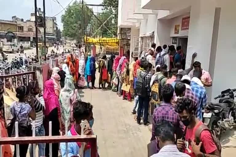 Crowd of students in post office for submission of answer sheet in kanker