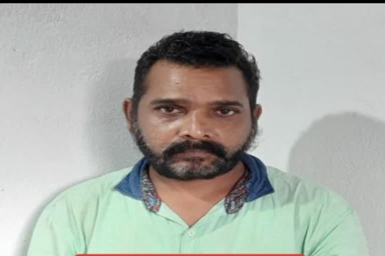 culprit escaped custody news  culprit escaped custody calicut news  investigation team caught the culprit  കസ്റ്റഡിയില്‍ നിന്നും പ്രതി രക്ഷപെട്ടു വാര്‍ത്ത  കസ്റ്റഡിയില്‍ നിന്നും രക്ഷപെട്ട പ്രതി അറസ്റ്റില്‍  കസ്റ്റഡിയില്‍ നിന്നും രക്ഷപെട്ടയാള്‍ പിടിയില്‍  പീഡനക്കേസ് പ്രതിയെ പിടികൂടി വാര്‍ത്ത