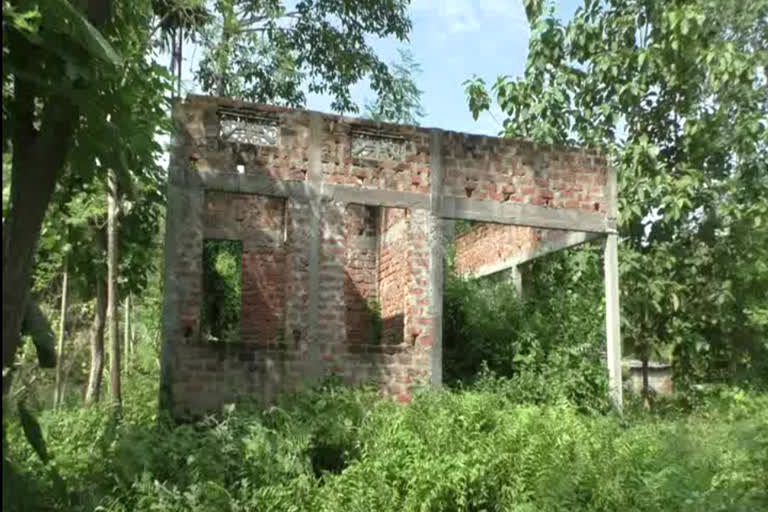 বাইহাটা চাৰিআলিত সমাজ কল্যাণ বিভাগৰ উন্নয়নৰ ফোপোলা স্বৰূপ