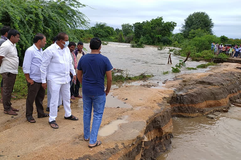 MLA Bhupal Reddy inspected the mowed roads in narayankhed