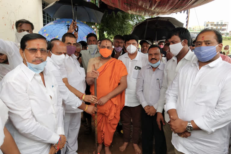 Peethadhipathi performed land puja for govt school building