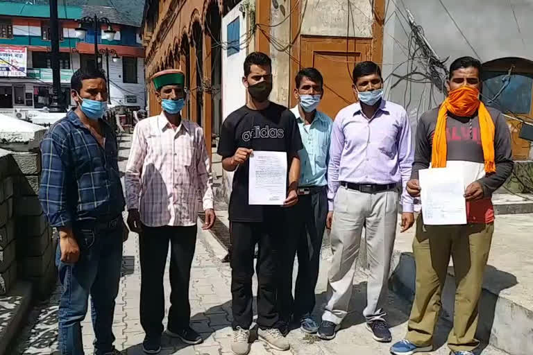 delegation of Kholanal Gram Panchayat submitted a memorandum to DC regarding demands