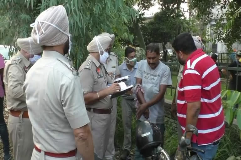 ਲੁਧਿਆਣਾ 'ਚ ਸਕਰੈਪ ਕਾਰੋਬਾਰੀ ਦੇ ਮੁਲਾਜ਼ਮ ਤੋਂ ਅੱਖਾਂ 'ਚ ਮਿਰਚਾਂ ਪਾ ਕੇ 8 ਲੱਖ ਲੁੱਟੇ