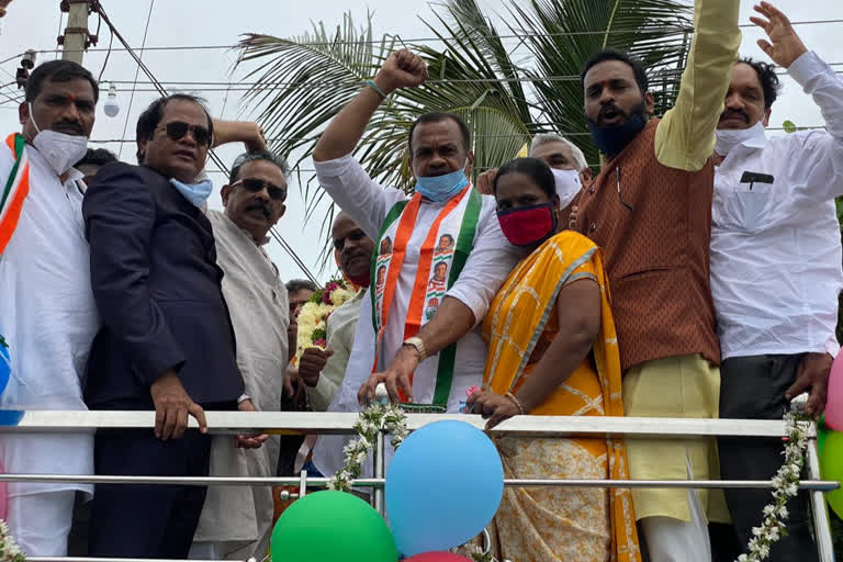 mp komatireddy venkatreddy on sardar sarvai papanna