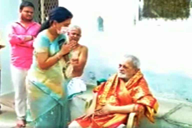 former minister dk aruna visit chilkur balaji temple in rangareddy district