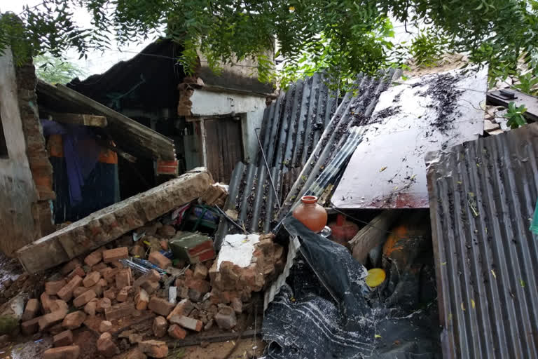 House collapse due to rain in hospete