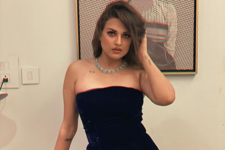 Singer Himanshi Khurana tests positive for COVID-19