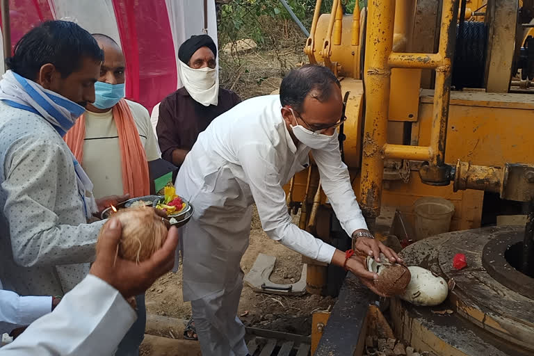 bhoomi pujan of new drinking water scheme done by Satpal Singh Satti in Mlahat village of una