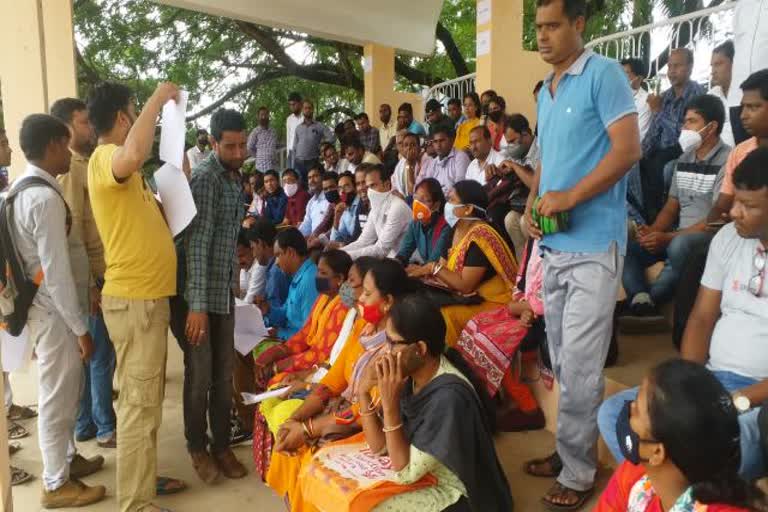 high-school-teachers-planned-strategy-to-save-jobs-in-jamtara